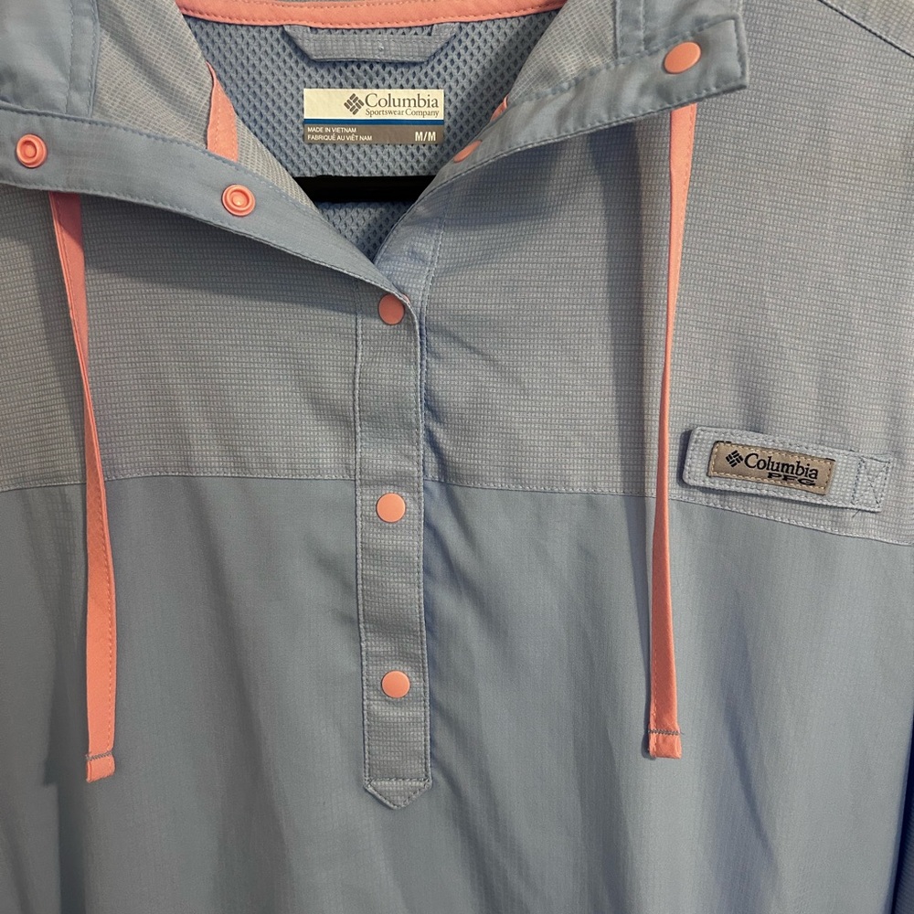 Columbia Sky Blue Hoodie with Light Pink Details - Picture 2 of 6